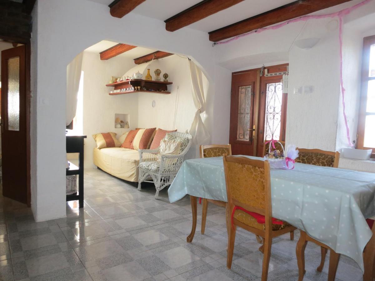 Ustrine View Villa Luaran gambar