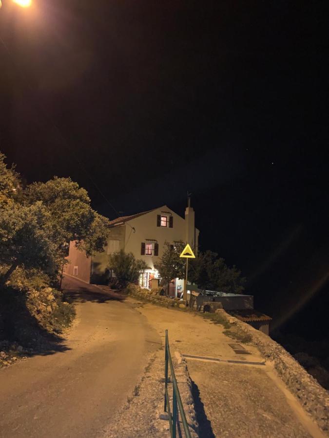Ustrine View Villa Luaran gambar